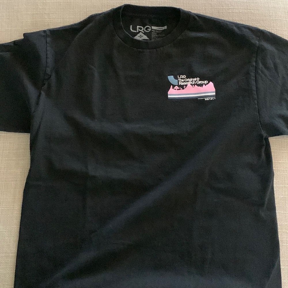 Men’s LRG shirt